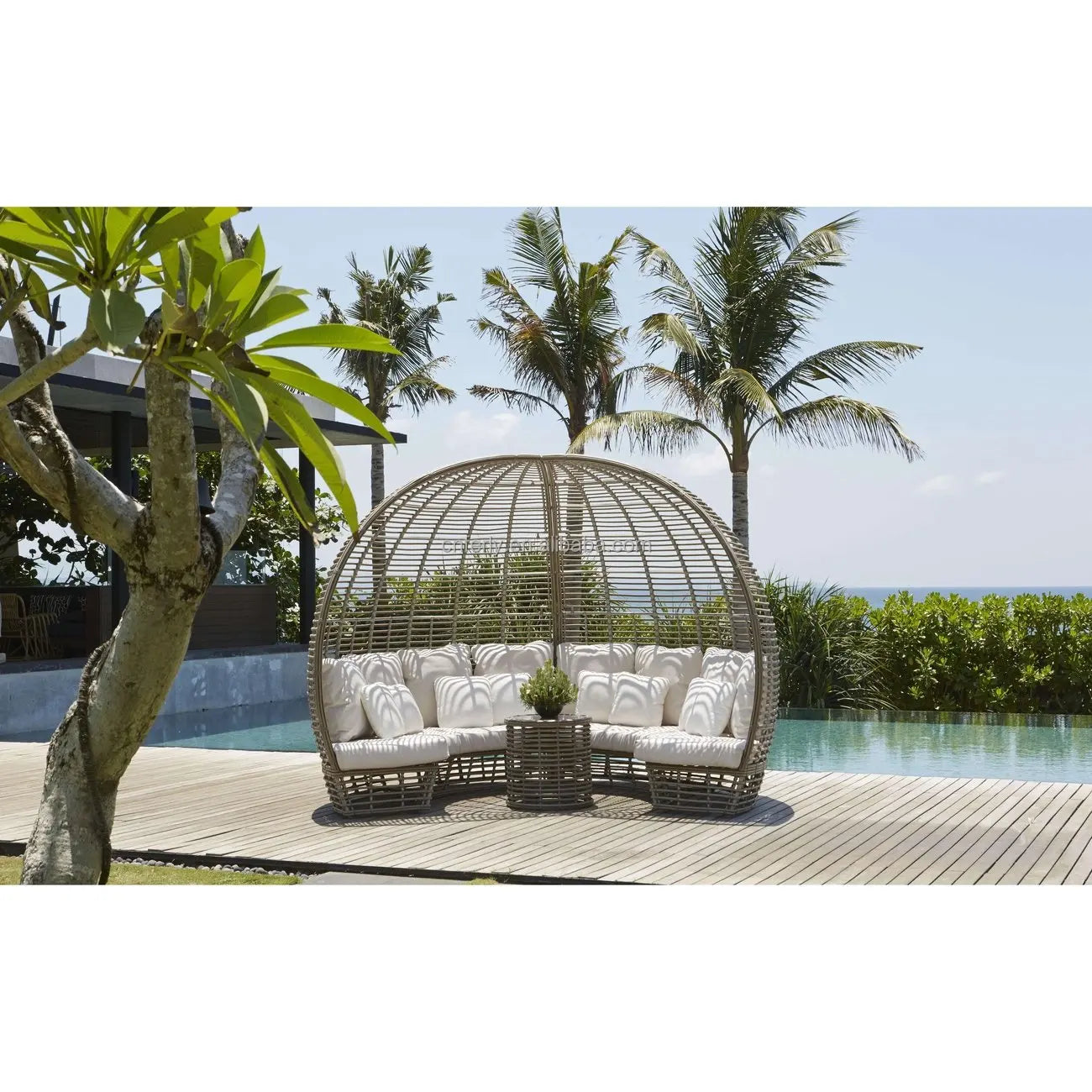 Premium Project-Grade All-Weather Rattan Sunbed for Commercial Hospitality Fit-Outs