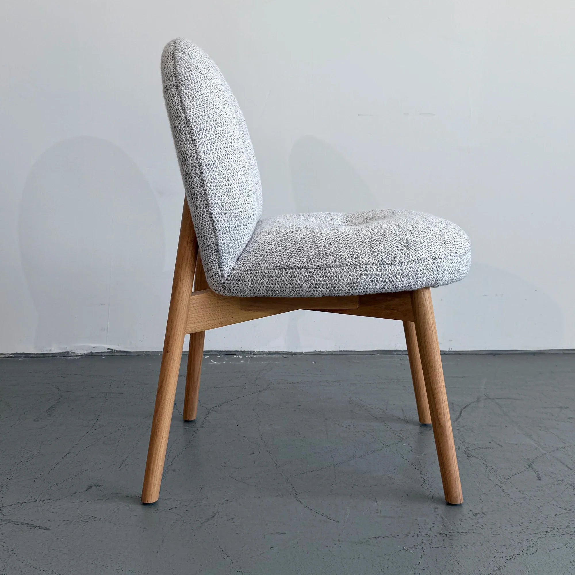 Elegant Solid Oak Wood Dining Chair with Padded Round Back and Seat