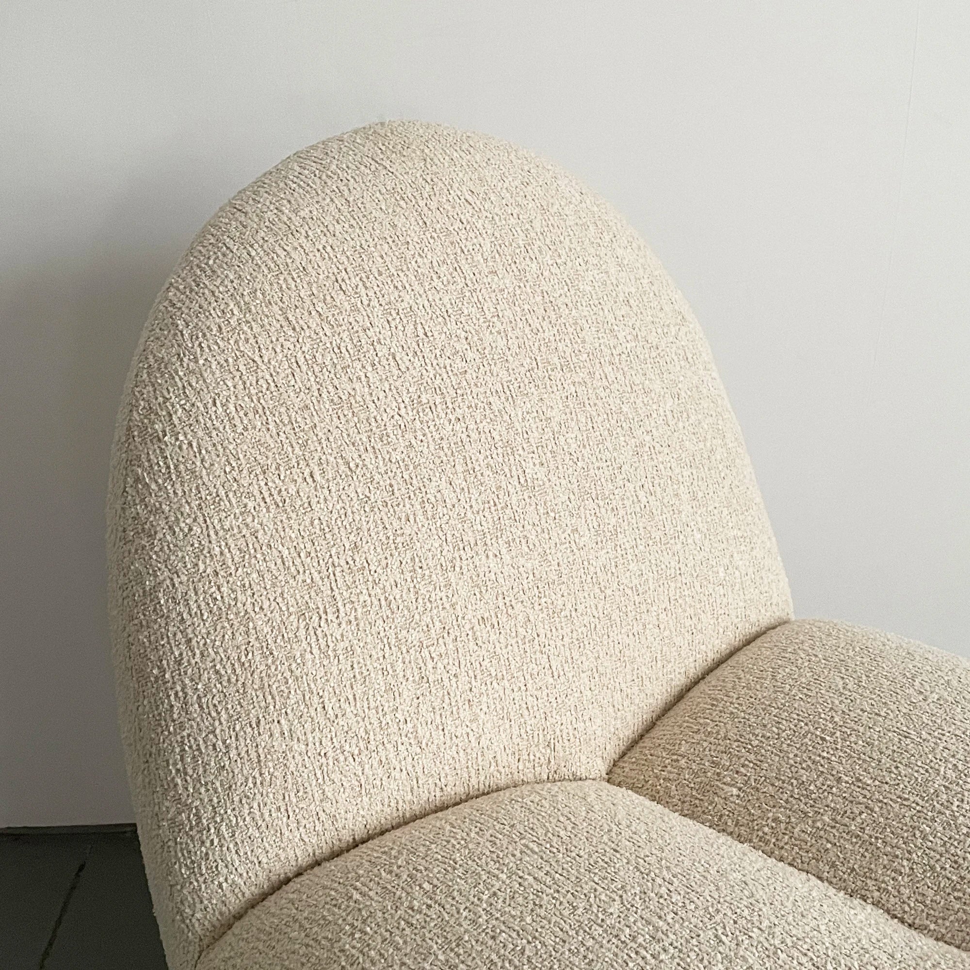 Elegant White Boucle Accent Chair with Carved Oak Frame for Living Room