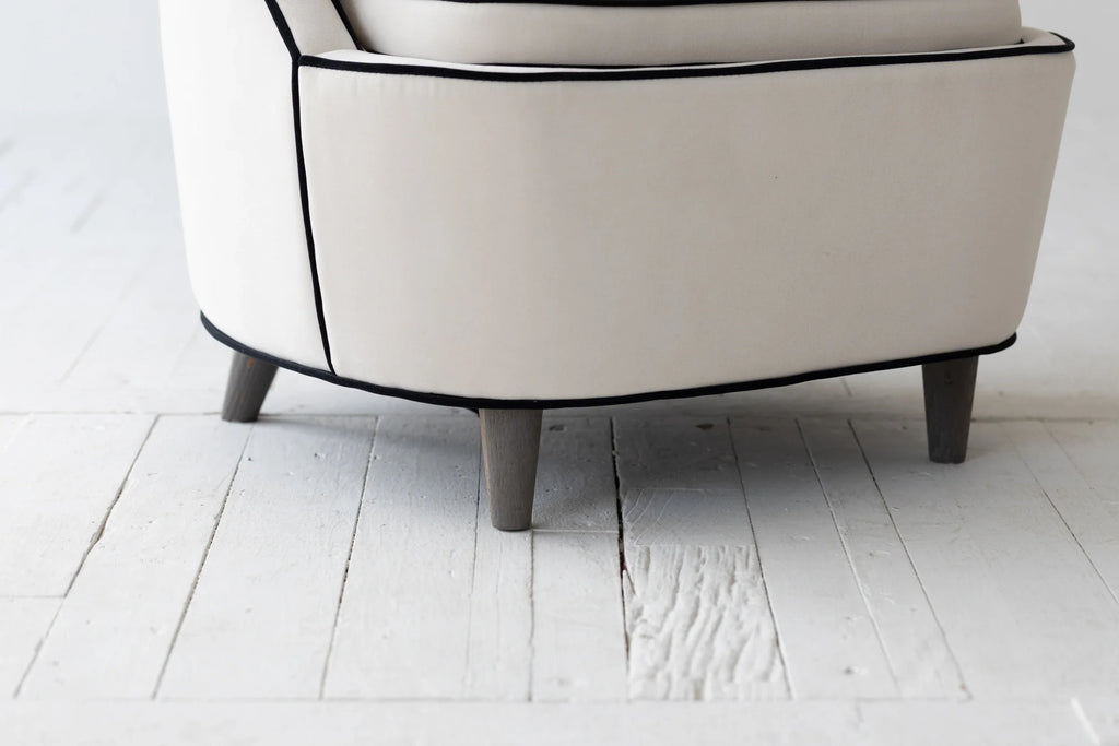 Chic Avant-Garde Velvet Accent Chair with Oak Legs for Modern Living Rooms