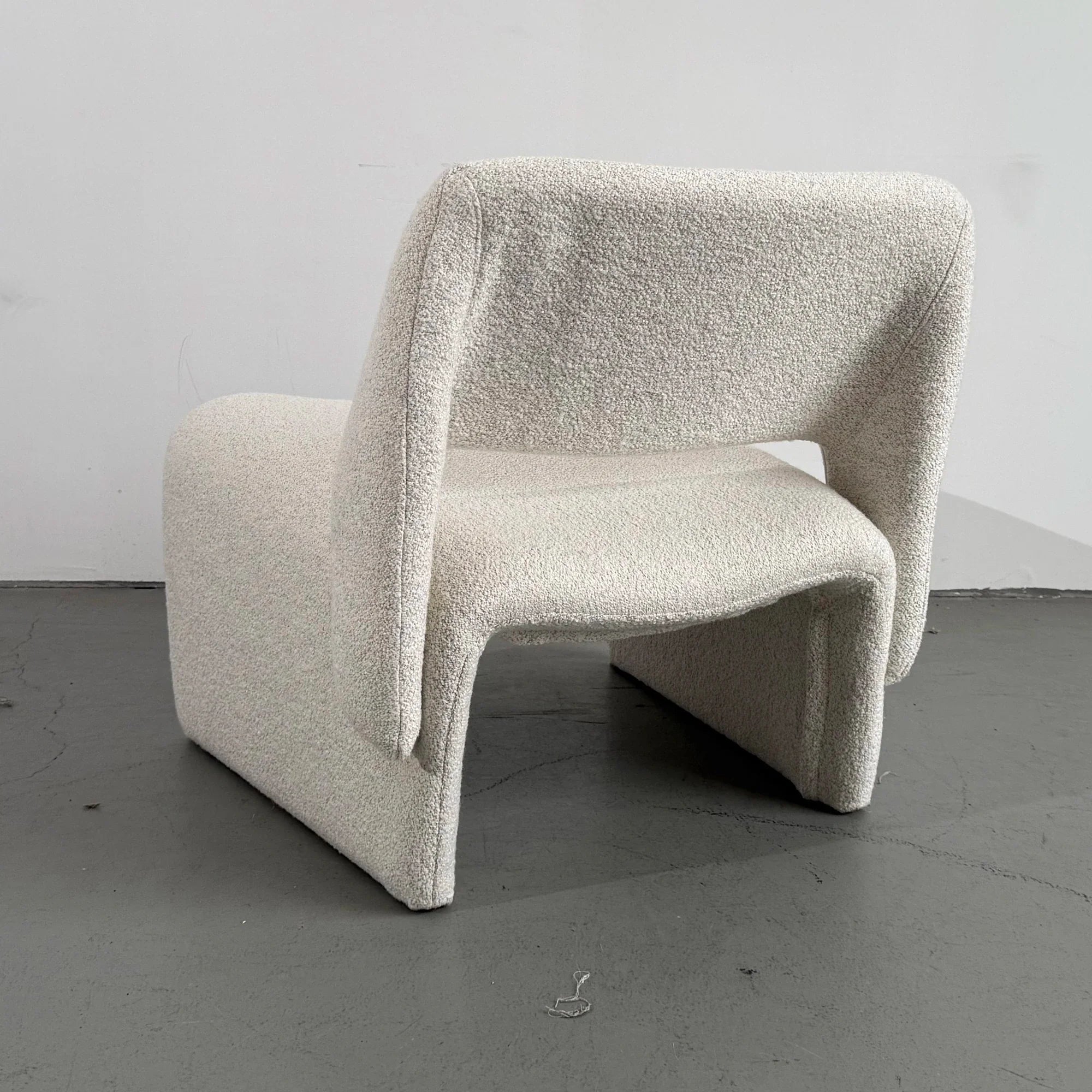 Plush Velvet Boucle Accent Lounge Chair - Modern Solid Wood Design
