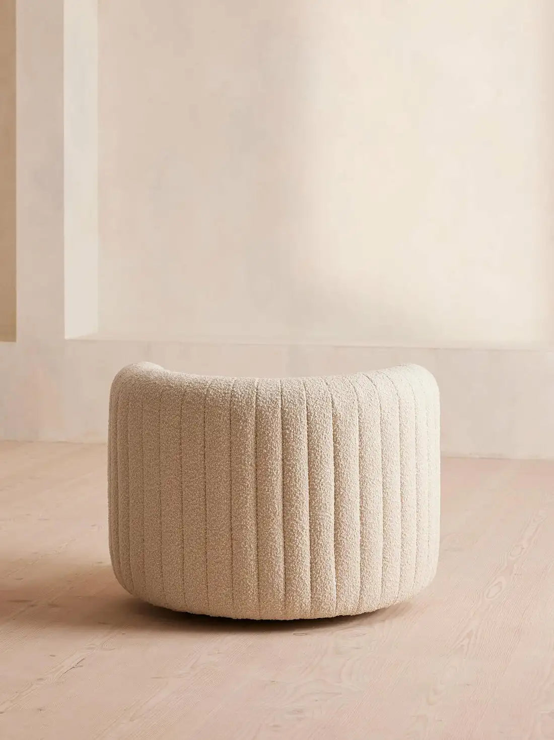 Elegant Boucle Swivel Armchair: Wooden Frame, Curved Tub Design, Plush Comfort