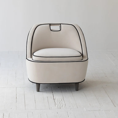 Chic Avant-Garde Velvet Accent Chair with Oak Legs for Modern Living Rooms