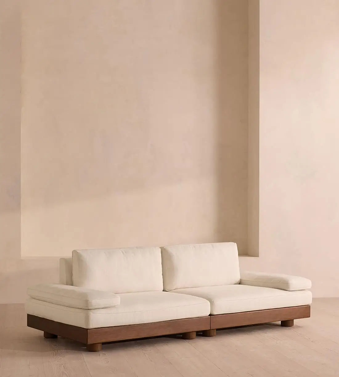 Luxury Fabric Single Sofa Chair with Wooden Legs - Modern Living Room Chaise
