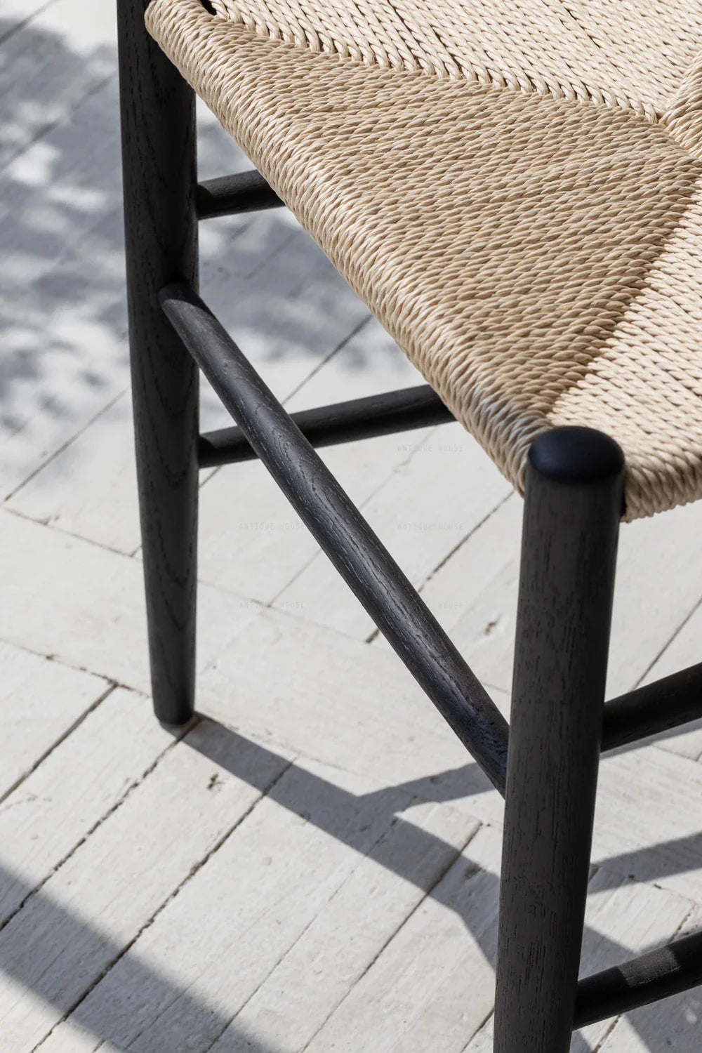 Elegant European Wishbone Dining Chair - Solid Oak Frame, Natural Rope Seat