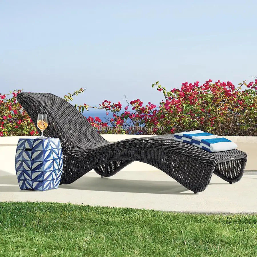 Handmade All-Weather Rattan Commercial Grade Outdoor Lounge Chaise