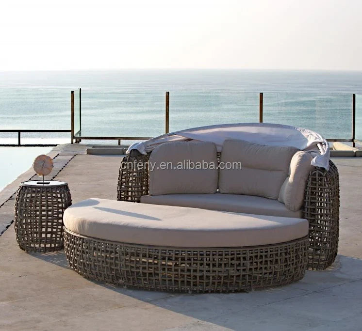 Commercial Project Grade Round Rattan Daybed With Retractable Canopy