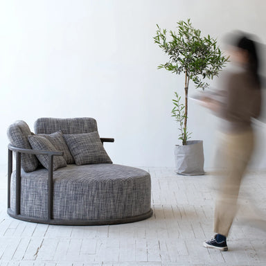 Cozy Nordic Round Accent Chair - Modern Fabric Oak Single Sofa