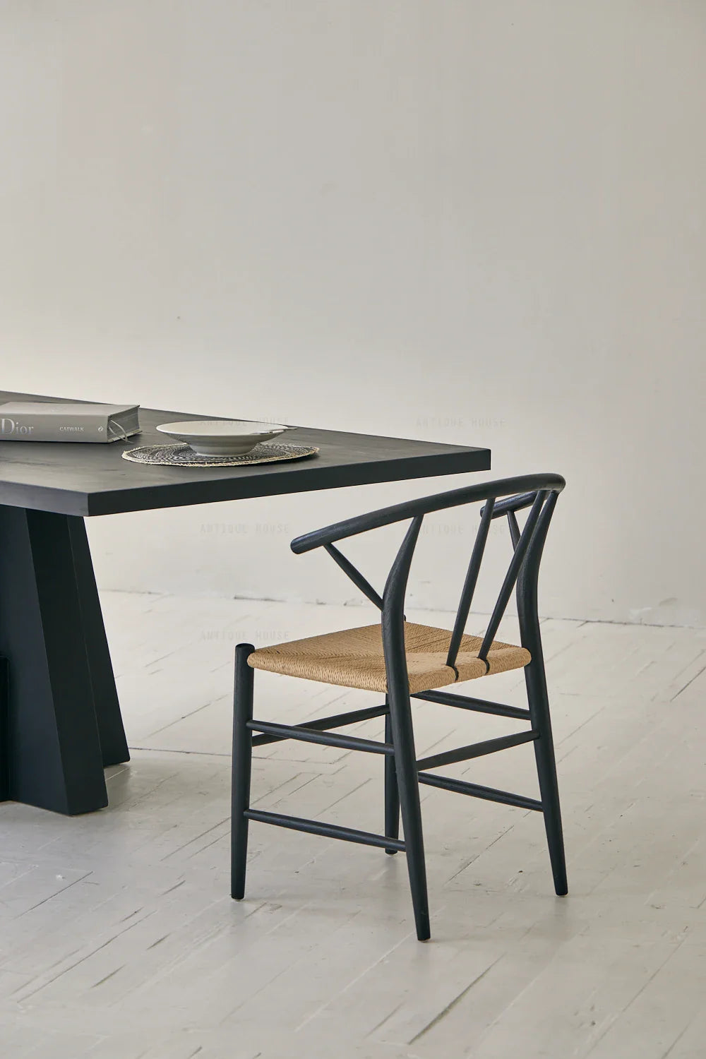 Elegant European Wishbone Dining Chair - Solid Oak Frame, Natural Rope Seat