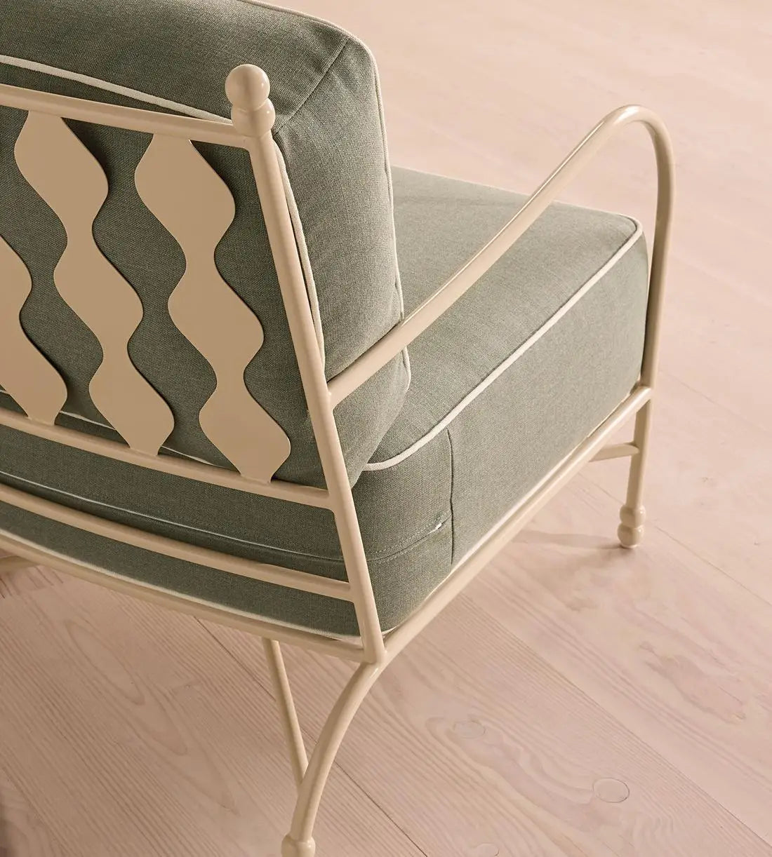 Plush Modern Fabric Single Sofa Armchair with Sturdy Oak Legs for Living Room