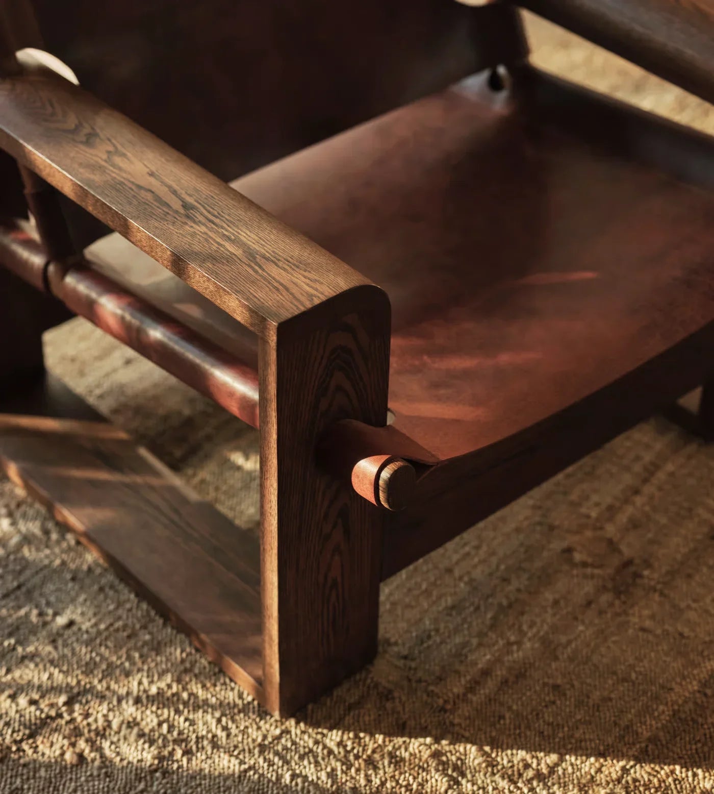 Luxury European Retro Leather Armchair: Handcrafted Solid Wood Living Room Lounge