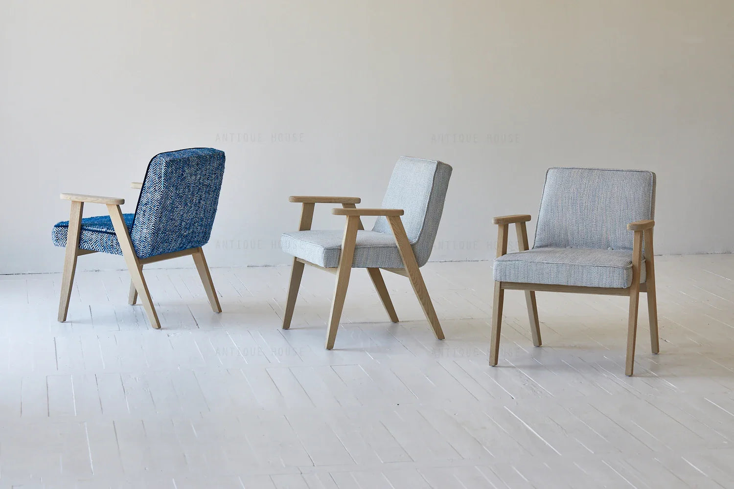 Elegant Mid-Century Modern Japandi Accent Chair - Fabric & Oak Living Room Seating