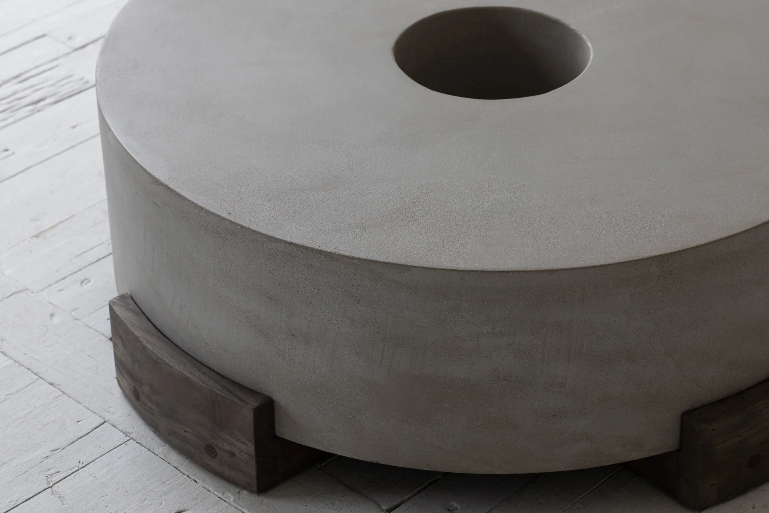 Elegant Mid-Century Concrete Elm Coffee Table for Modern Living Spaces