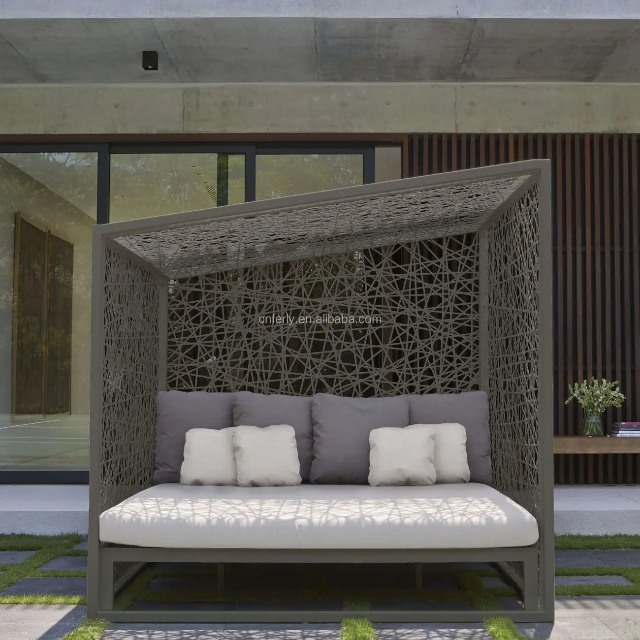 Large All-Weather Rattan Commercial Sunbed for Professional Outdoor Projects