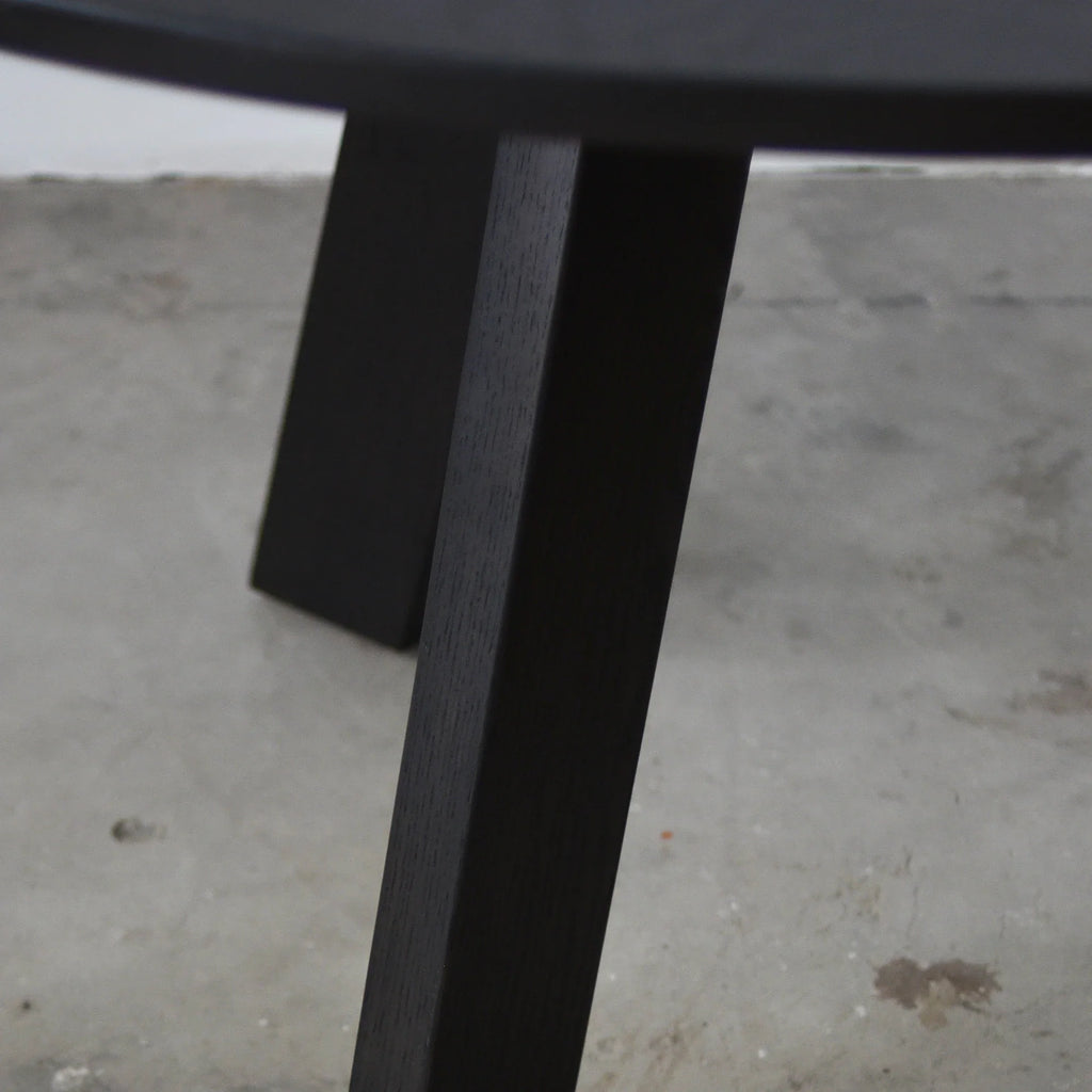Elegant Modern Round Oak Wood Dining Table for 4 Seaters, Simple Design