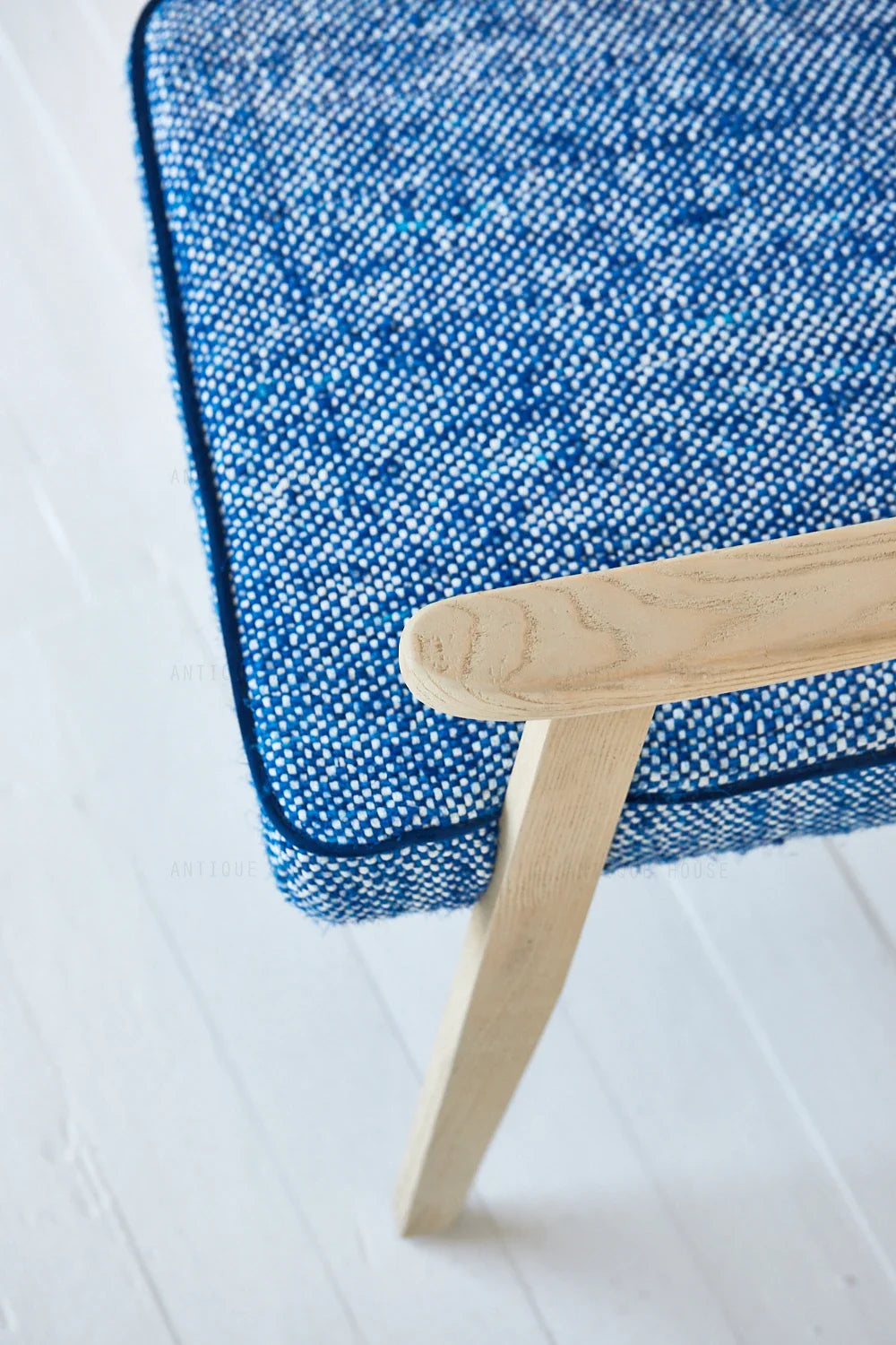 Elegant Mid-Century Modern Japandi Accent Chair - Fabric & Oak Living Room Seating