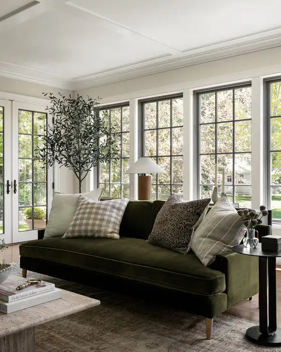 Modern Emerald Green Velvet 3-Seater Sofa: Luxurious Living Room Couch