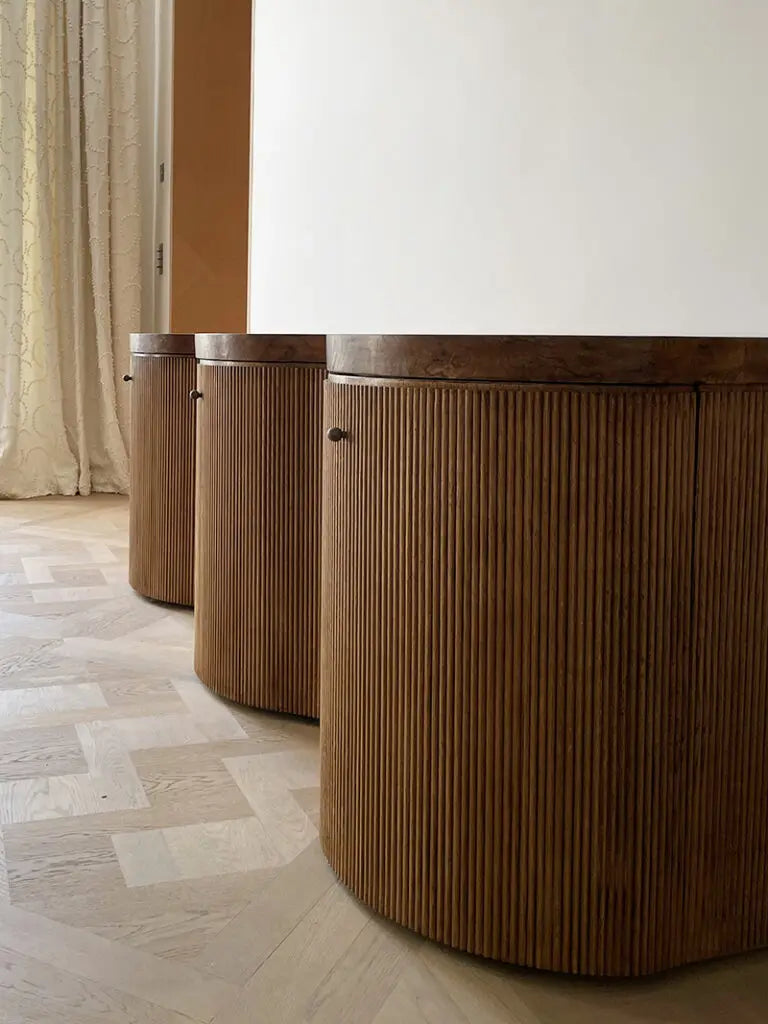 Elegant 4-Wave Oak Wood Sideboard Buffet Cabinet for Dining & Living Room Storage
