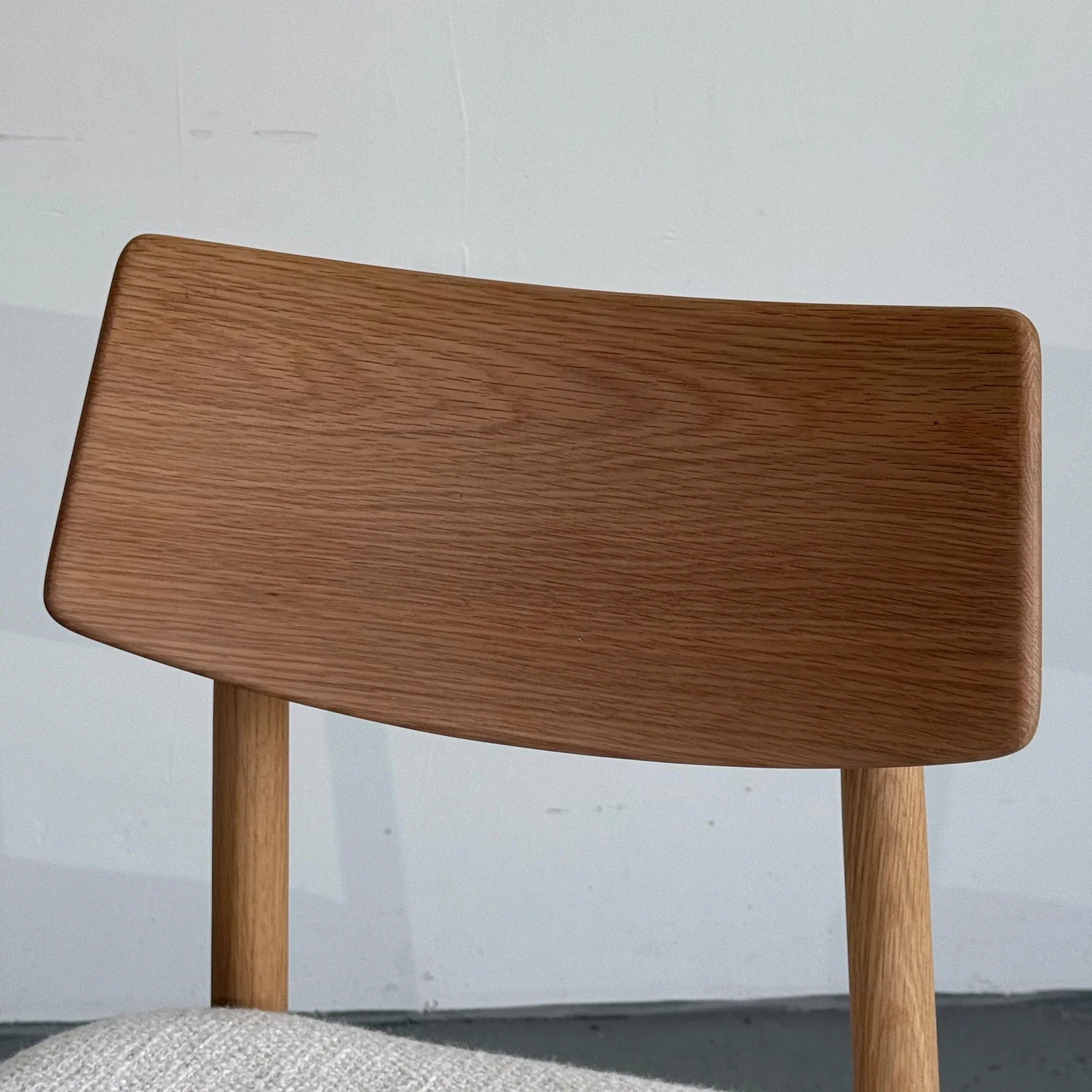 Premium Mid-Century Natural Oak Carved Back Padded Dining Chair