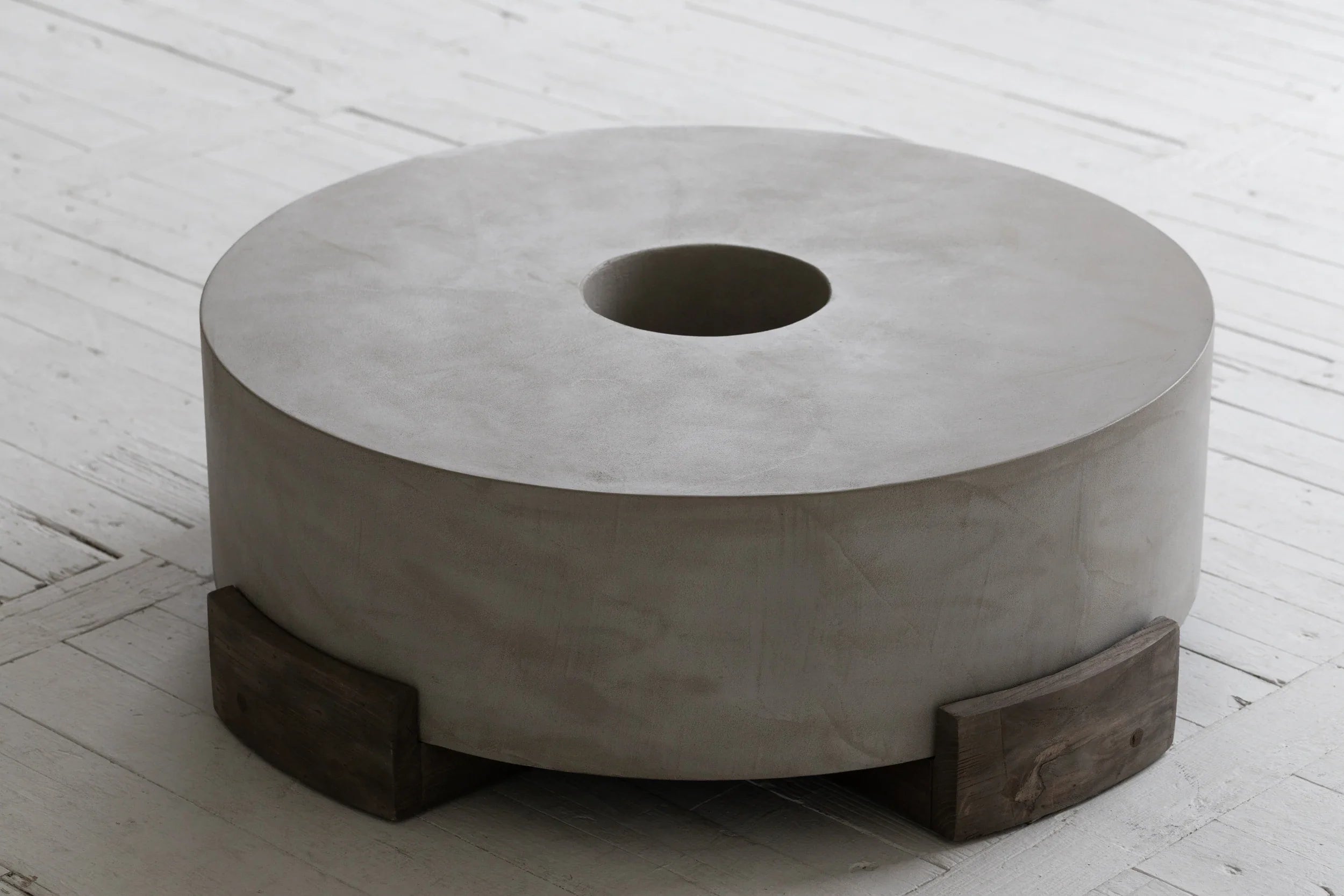 Elegant Mid-Century Concrete Elm Coffee Table for Modern Living Spaces
