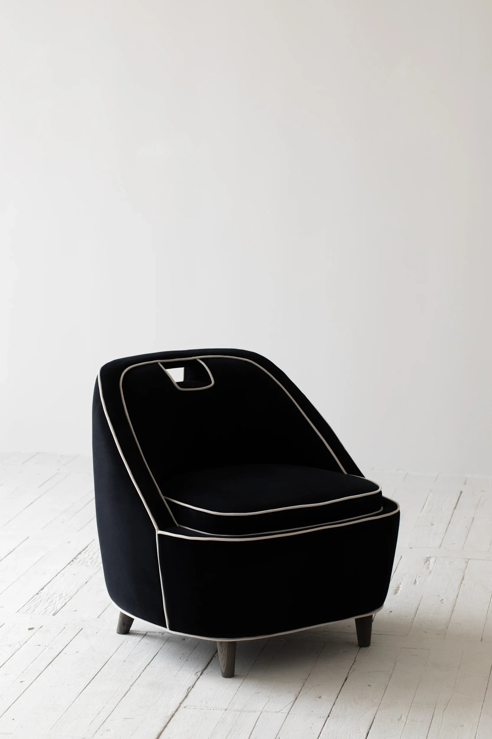 Luxury Velvet Upholstered Single Sofa Chair with Oak Feet