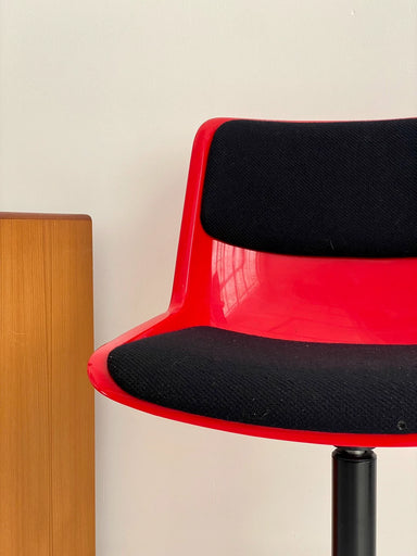 Vintage Italian 1980s Modus Atomic Red Adjustable Bar Stool Designer Chair