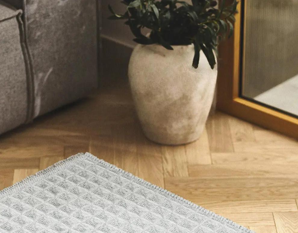 Léontine Non-Slip Absorbent Floor Mat – Machine Washable and Foldable