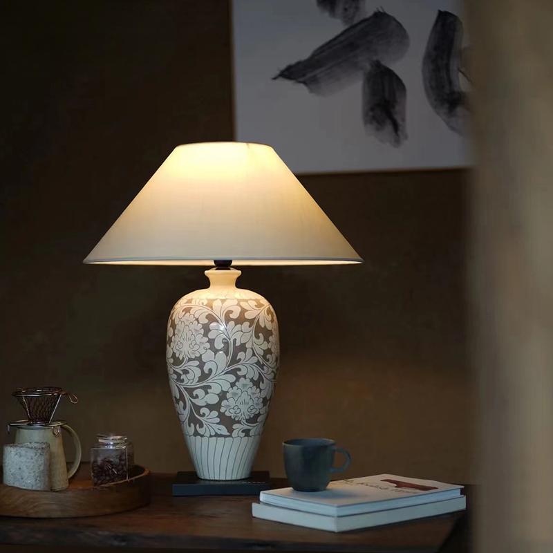 Saoirse Classical Ceramic Chinese Table Lamp