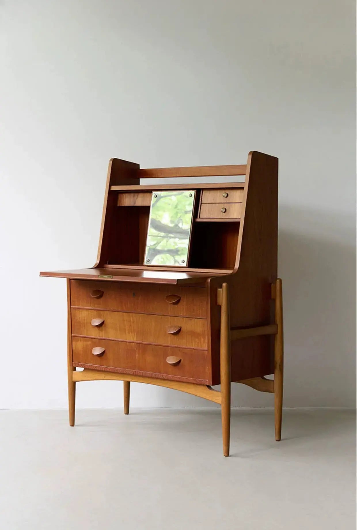 Briar Retro Modern Secretary Desk With Drawers