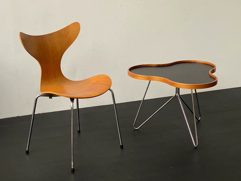 Iconic Mid-Century Modern Arne Jacobsen Lily Chair - Elegant Dining Accent