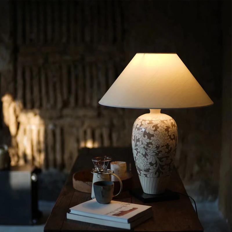 Saoirse Classical Ceramic Chinese Table Lamp