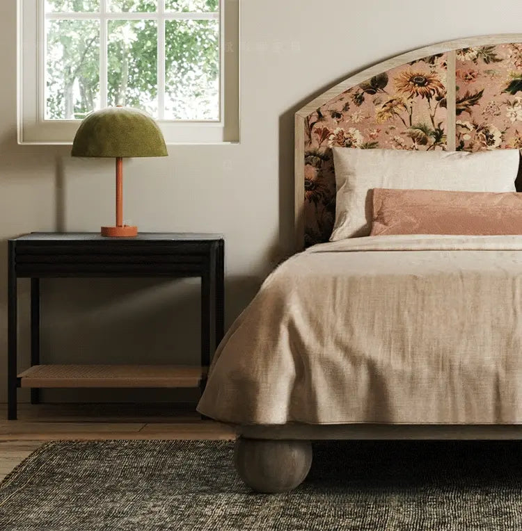 Tali Elegant Classical Style Wooden Bed