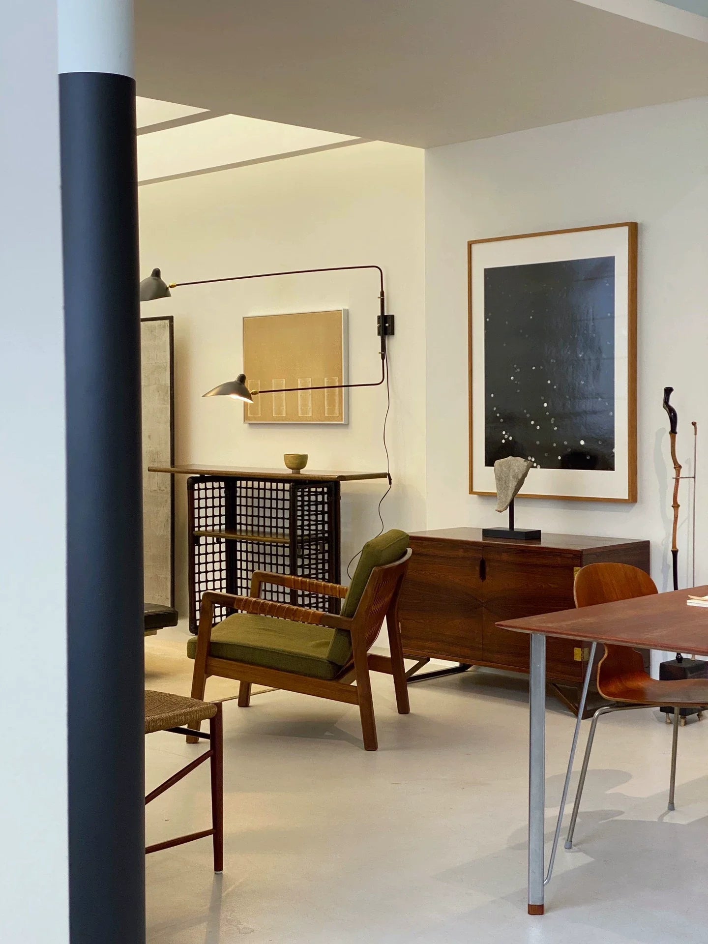 Chic Mid-Century Modern Hans Wegner Style Sideboard - Elegant Wood Storage Cabinet