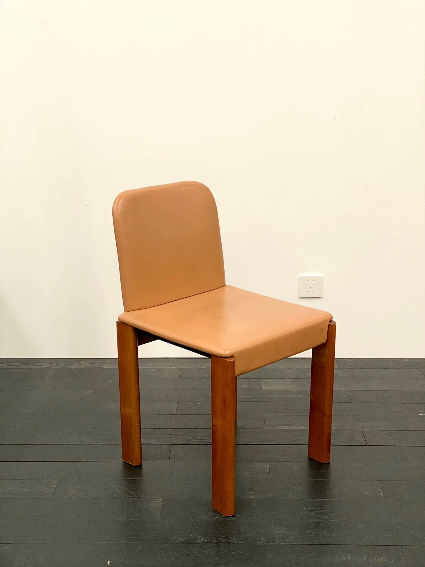 Vintage Italian Molteni & C Cognac Leather Walnut Frame Dining Chair