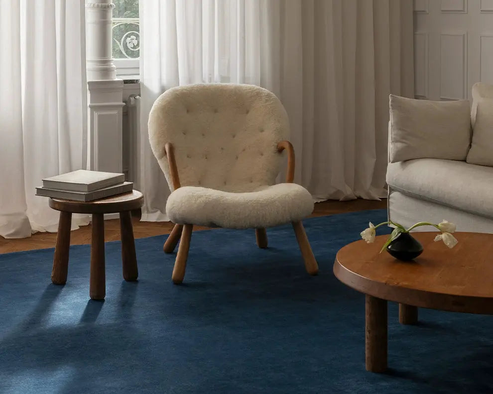 Elowen Hand-Woven Blue Minimalist Area Rug – Light Luxury Design