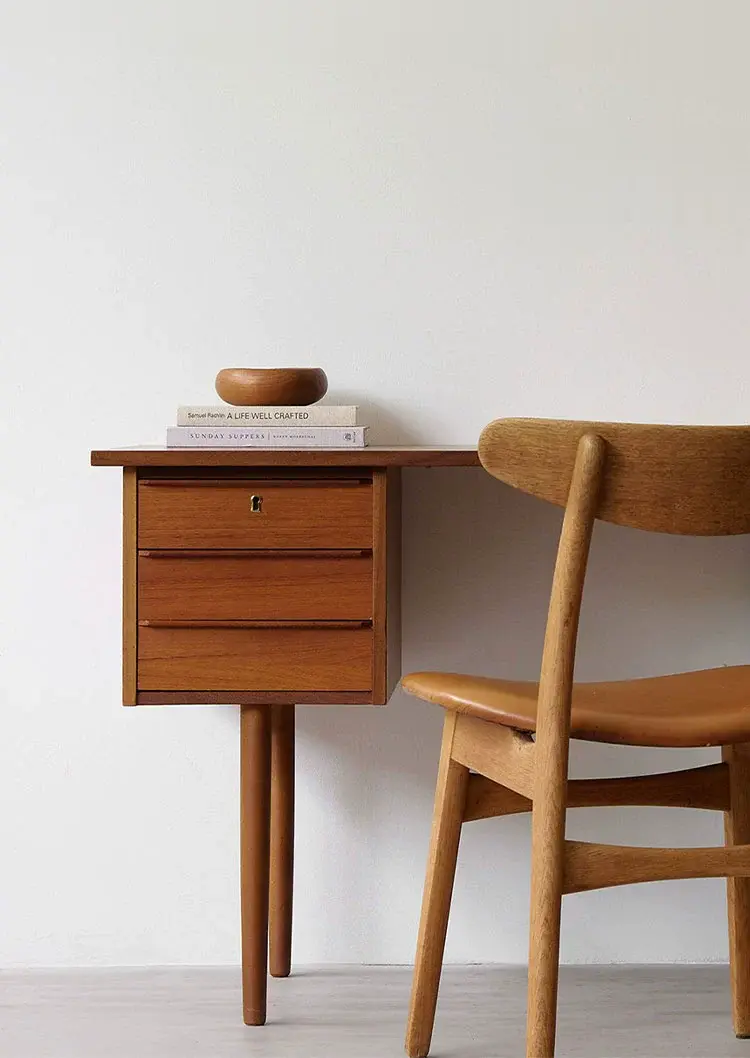 Raphaël Minimalist Solid Wood Writing Desk