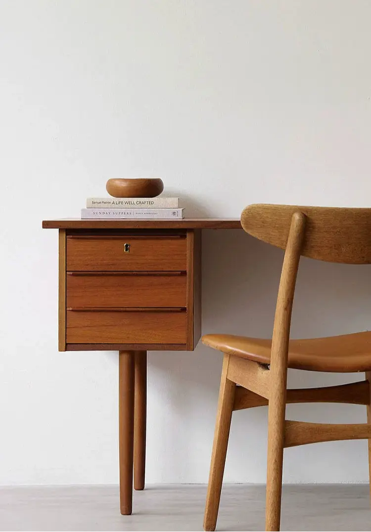 Raphaël Minimalist Solid Wood Writing Desk