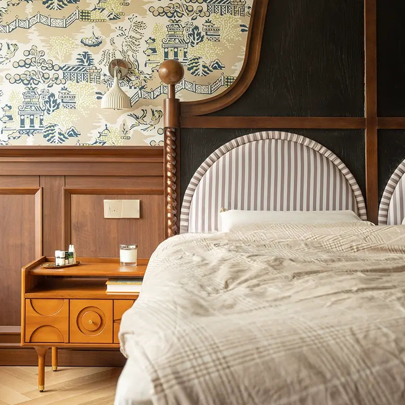 Aurelio Highland Cat-Inspired Retro Bed Design