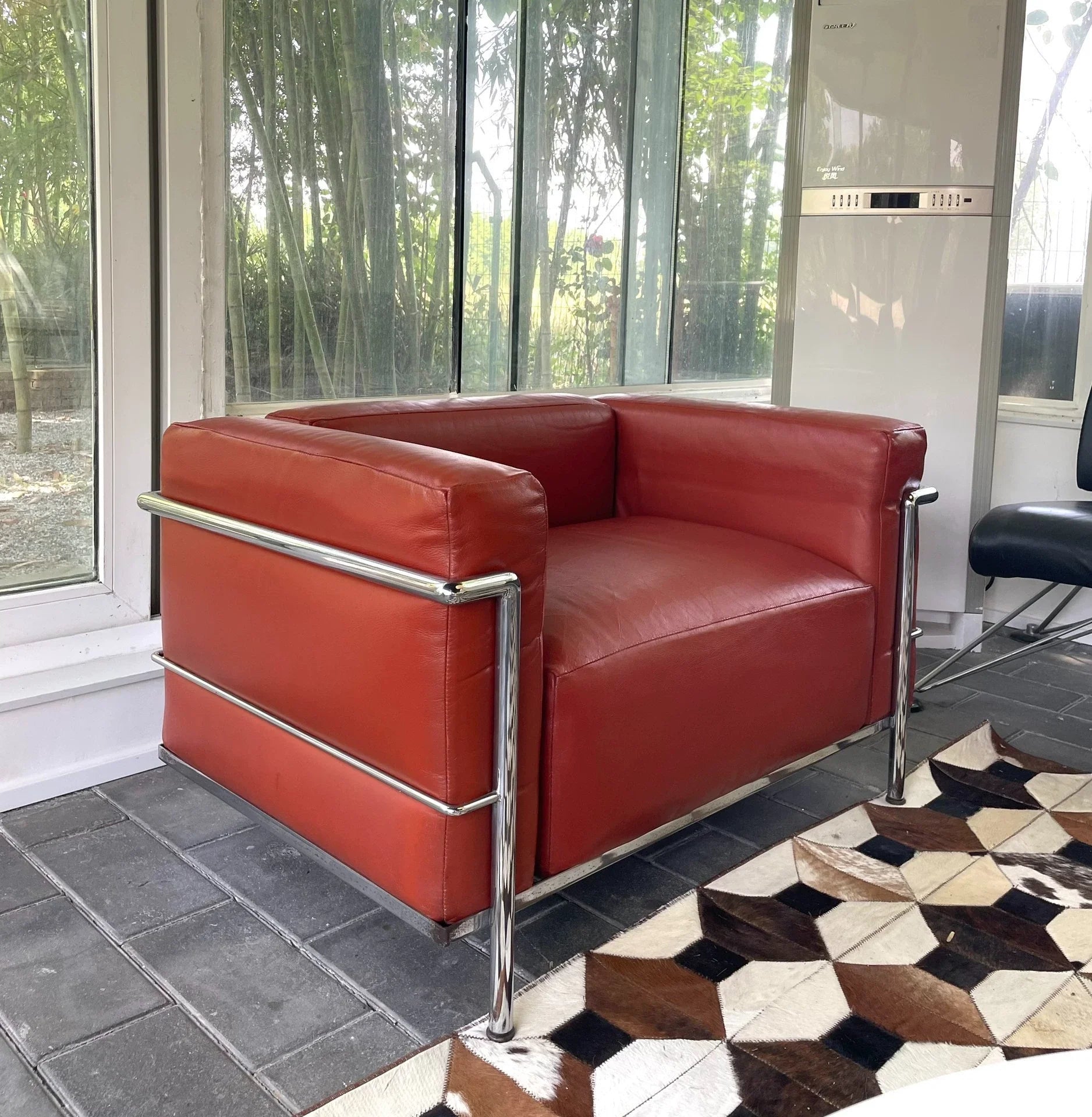 Vintage Italian Cassina LC3 Single Armchair Sofa, Gray Leather, Red Frame, Iconic Design