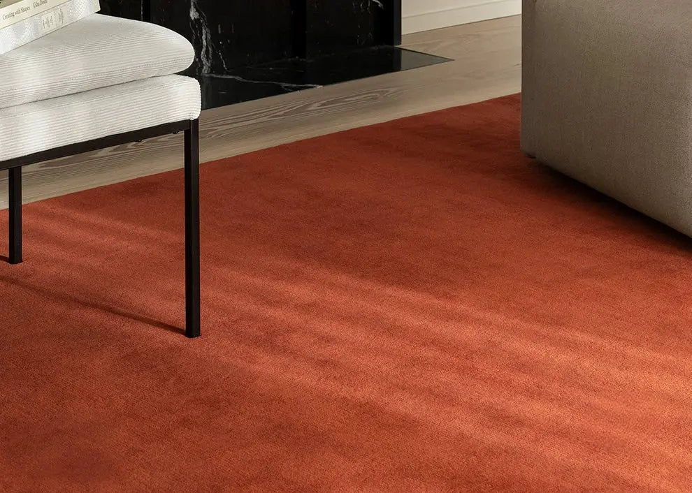 Vivienne Red Carpet Bedside Rug – Luxurious Wool Texture