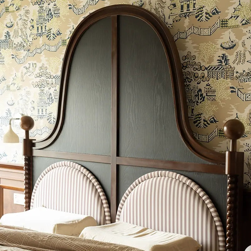 Aurelio Highland Cat-Inspired Retro Bed Design