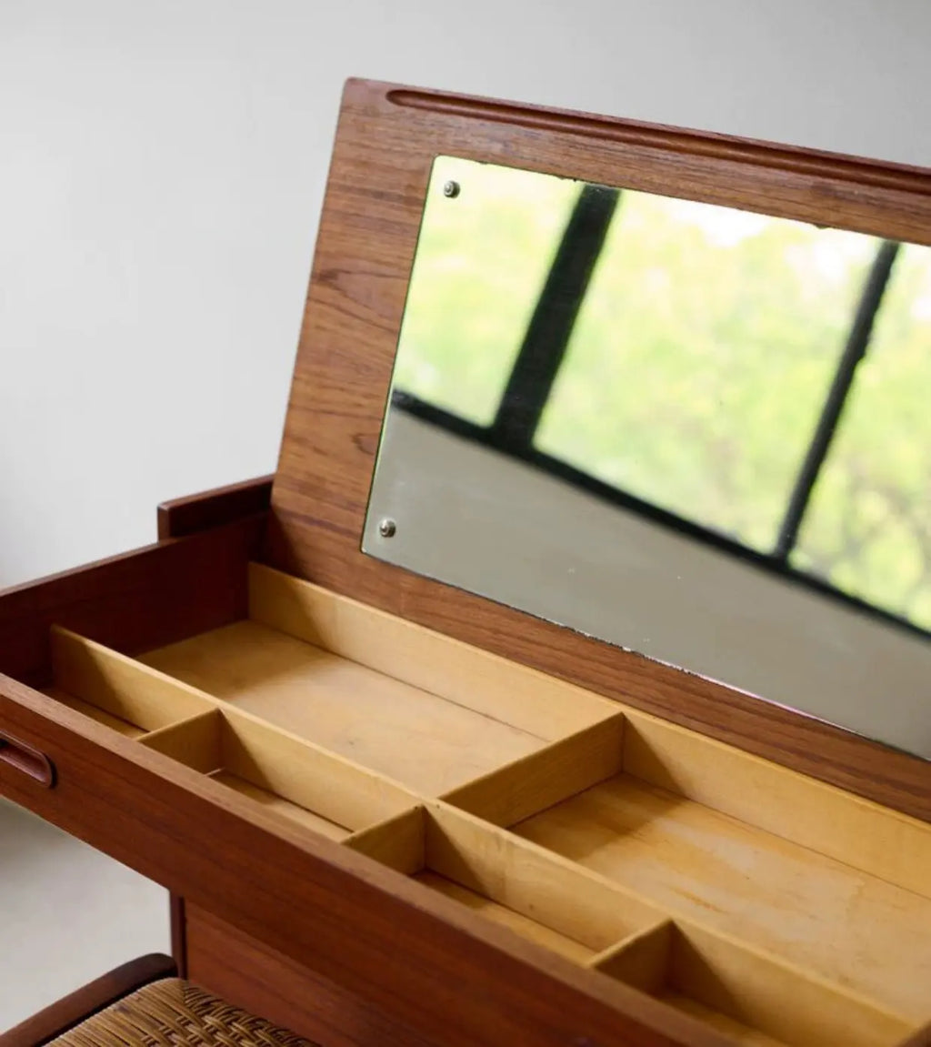 Phoenix Retro Modern Desk With Storage Drawers