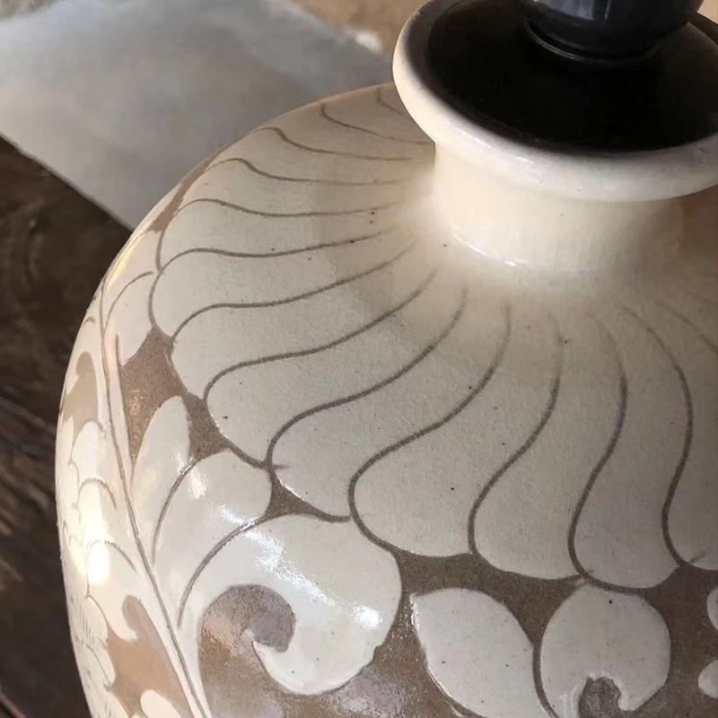 Saoirse Classical Ceramic Chinese Table Lamp