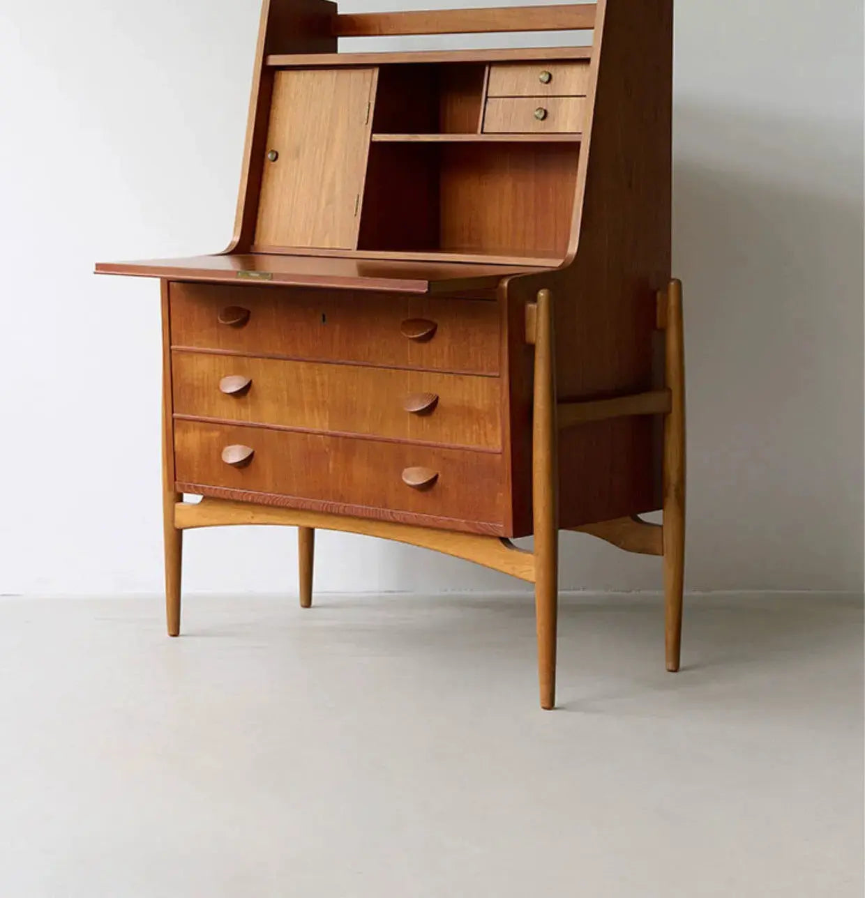 Briar Retro Modern Secretary Desk With Drawers