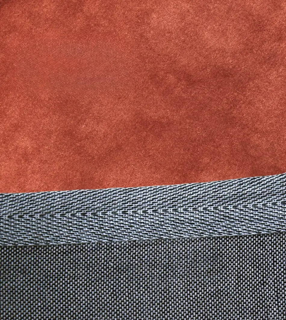 Vivienne Red Carpet Bedside Rug – Luxurious Wool Texture