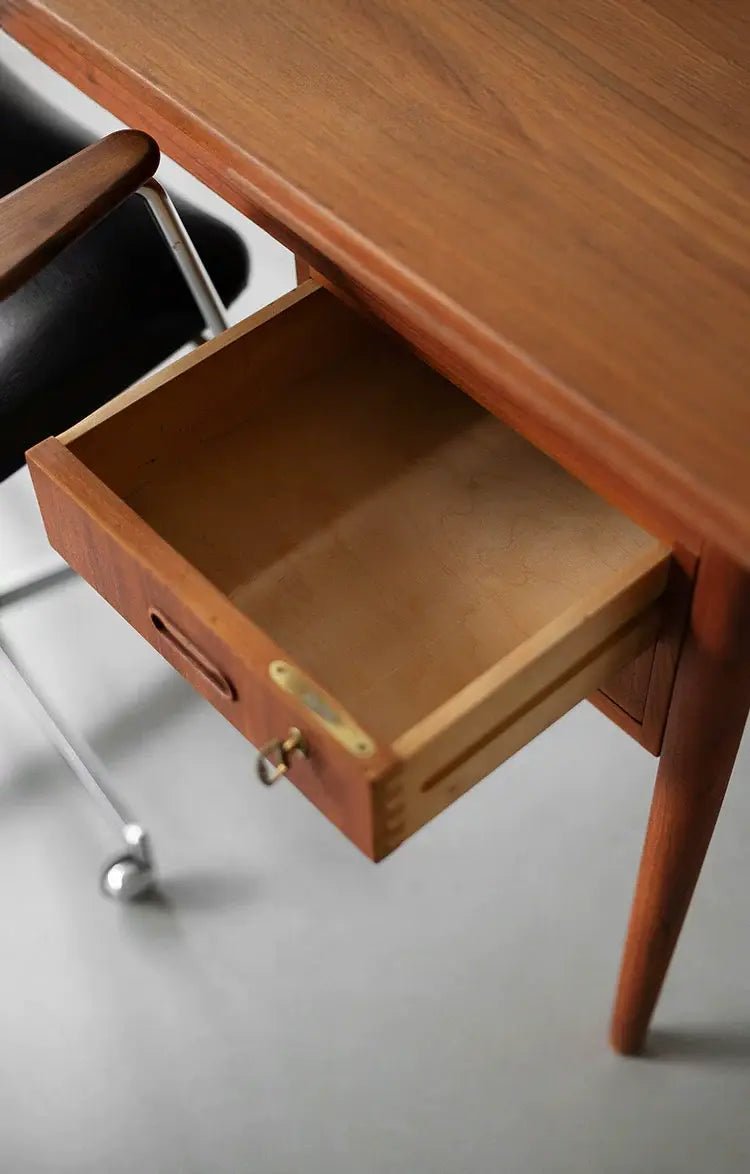 Maxime Minimalist Retro Student Writing Desk