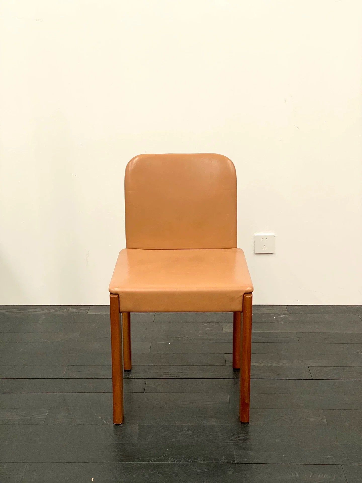 Vintage Italian Molteni & C Cognac Leather Walnut Frame Dining Chair