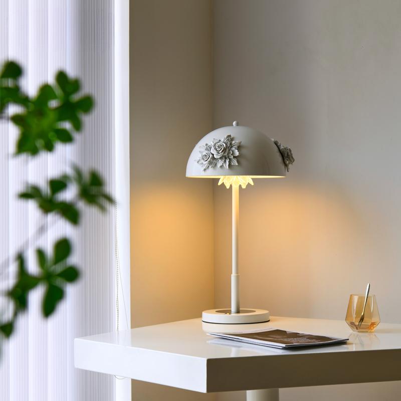 Ray Post-Modern Cream Flower Bud Lamp