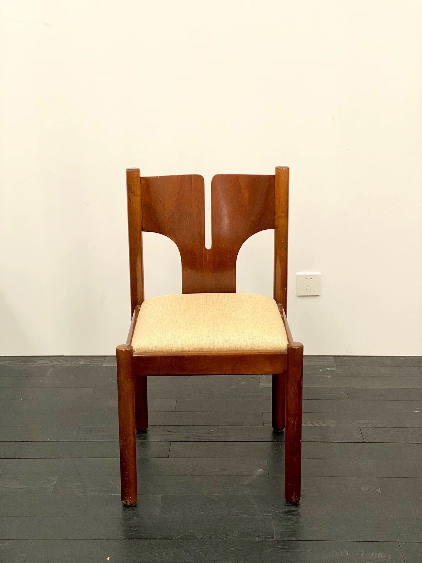 Charming 1960s Italian Walnut Fish-Tail Dining Chair by Mobil Girgi Furniture