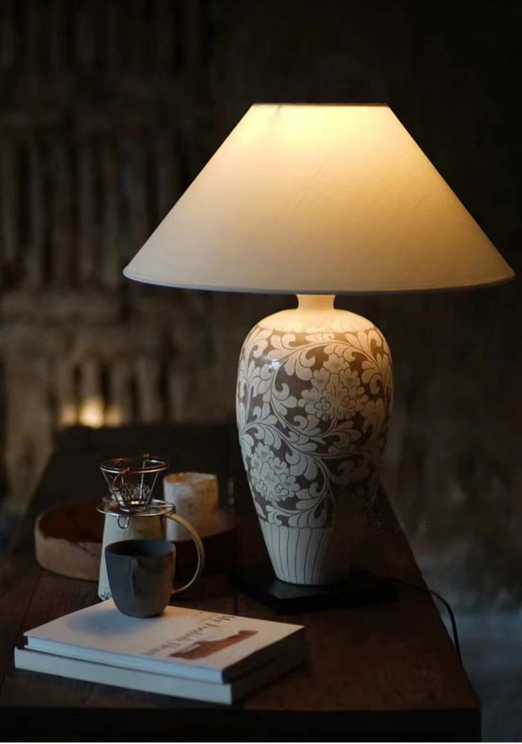 Saoirse Classical Ceramic Chinese Table Lamp